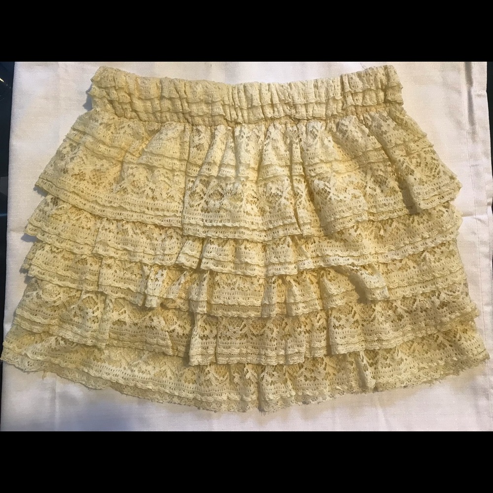 Lace cream tiered skort 🤍